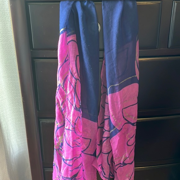 Charming Charlie scarf - Picture 1 of 4